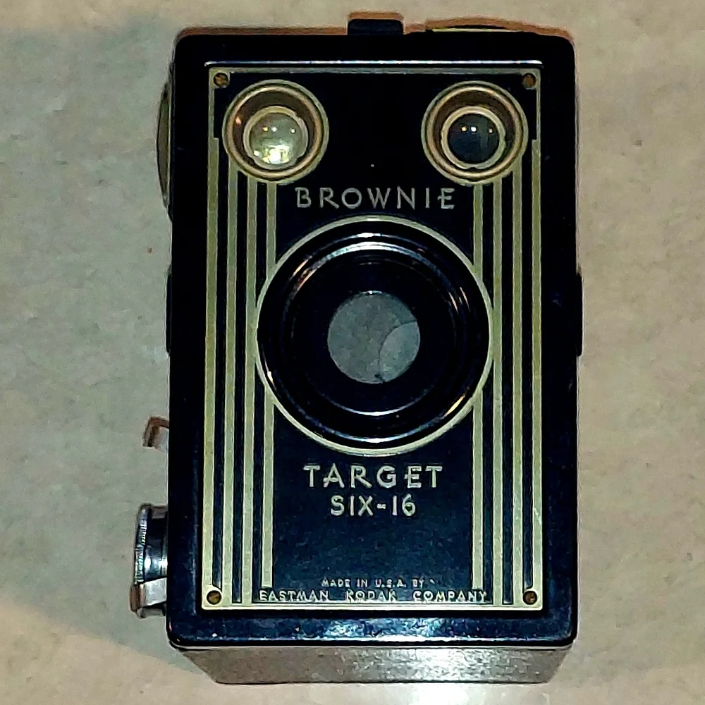 VINTAGE COLLECTIBLE 1940's KODAK BROWNIE TARGET SIX-16 BOX MOVIE BOX CAMERA 616